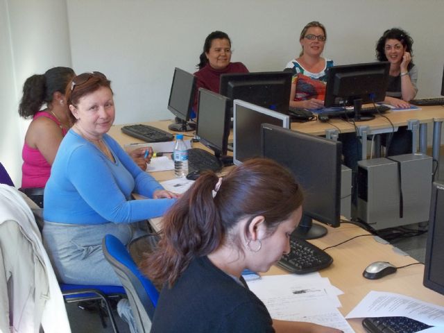 Mujeres inmigrantes se forman con Radio ECCA para buscar empleo como auxiliar de ayuda a domicilio - 3, Foto 3