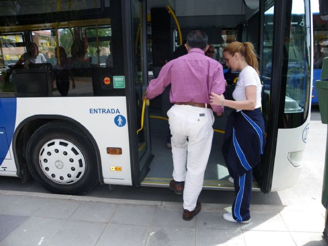 El año pasado utilizaron el autobús cerca de 400 mil viajeros más que en 2010 - 1, Foto 1