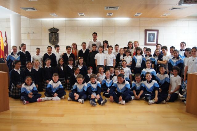 Los alumnos del Colegio La Milagrosa visitan el Ayuntamiento para conocer cómo funciona la Administración Local, Foto 1
