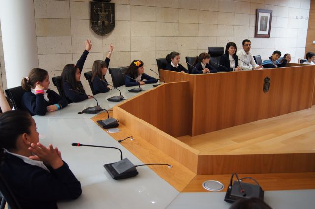 Los alumnos del Colegio La Milagrosa visitan el Ayuntamiento para conocer cómo funciona la Administración Local - 3, Foto 3