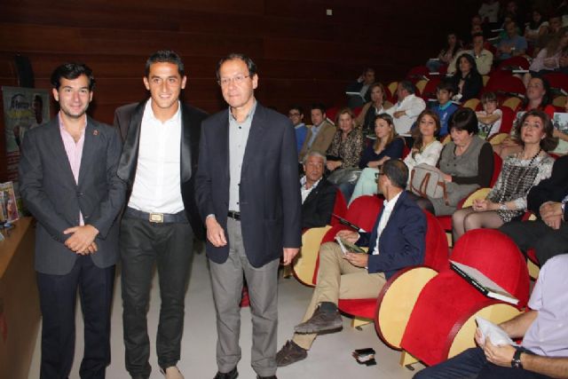 Cámara destaca el ejemplo de Nicolás Almagro como referente para los jóvenes que quieren progresar en el deporte y en la vida - 1, Foto 1