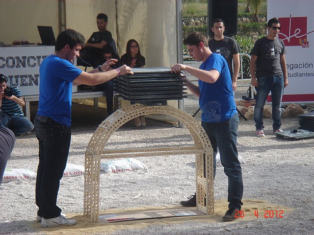 La Universidad de Murcia se impone en el concurso de puentes construidos con palos de helado, Foto 3