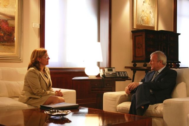 La alcaldesa de San Pedro del Pinatar pide colaboración al presidente Valcárcel para la puesta en marcha de un nuevo auditorio - 1, Foto 1
