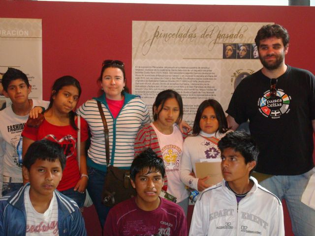 La concejalía de Atención Social, Participación Ciudadana y Colectivos Vecinales organiza una visita guiada con jóvenes al municipio de Alhama, Foto 1