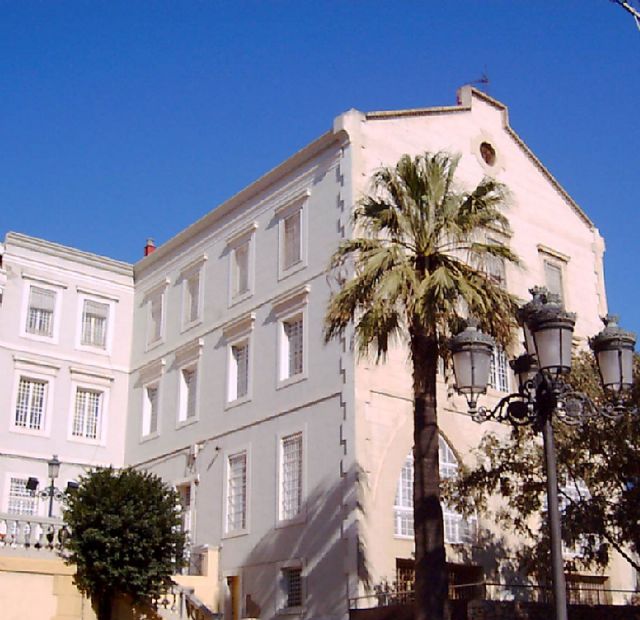 Medio centenar de alumnos de Educación Social visitan La Milagrosa - 1, Foto 1