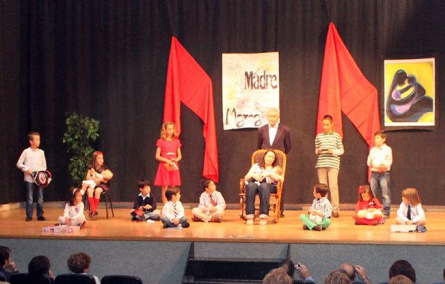 El grupo Tejuba torreño rinde su particular homenaje a las madres - 1, Foto 1