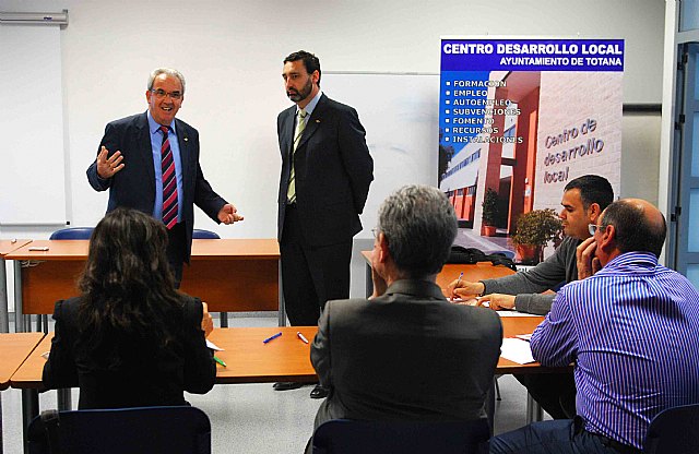 Amusal presenta en Totana un curso de alta dirección empresarial, Foto 1