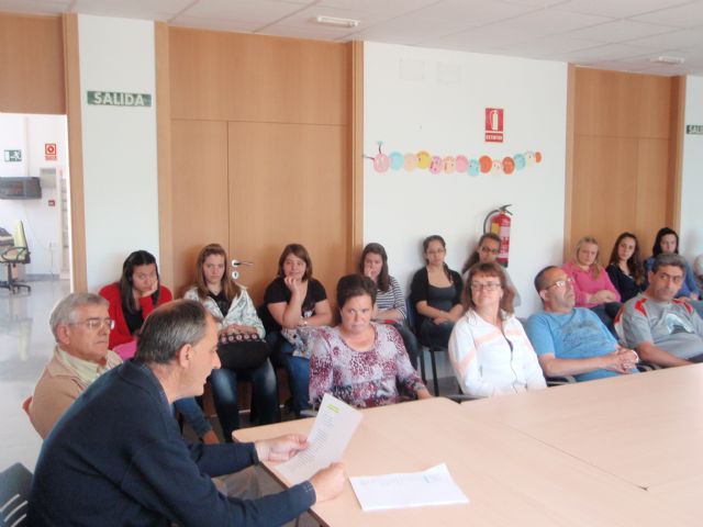 Alumnos del IES Juan de la Cierva, que cursan la asignatura de psicología, visitan el Centro Polivalente para la Discapacidad, Foto 2