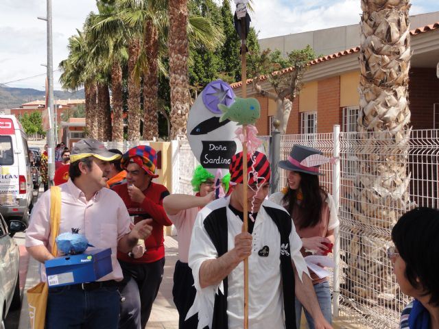 Los usuarios del Centro de Día José Moyá celebran por segundo año un particular Entierro de la Sardina, Foto 1
