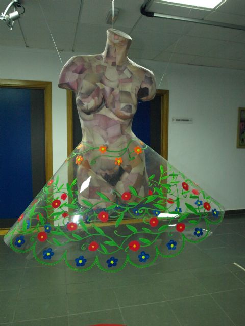 Once artistas plásticos interpretan en Ceutí el refajo en clave de arte contemporáneo - 1, Foto 1