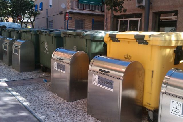 El PSOE pide solucionar la chapuza y despilfarro del soterramiento de contenedores de la Avda. de la Noria - 1, Foto 1