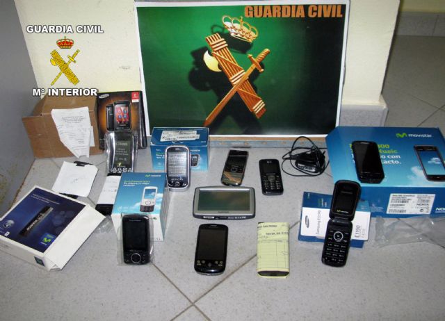 La Guardia Civil detiene a dos personas por la comisión de un robo con fuerza por el procedimiento de butrón - 1, Foto 1