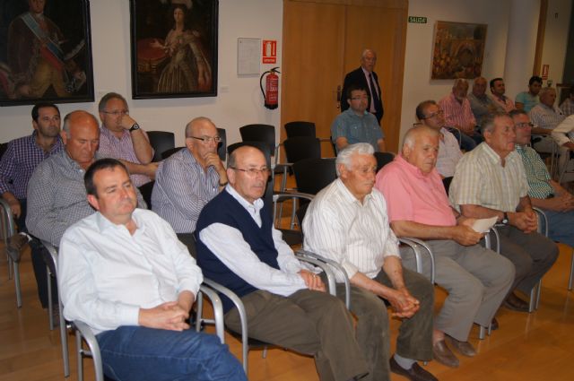 Regantes y propietarios de explotaciones agrícolas participan en la charla informativa sobre el ahorro energético e infraestructuras hídricas, Foto 1