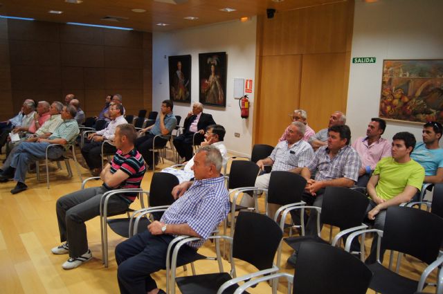 Regantes y propietarios de explotaciones agrícolas participan en la charla informativa sobre el ahorro energético e infraestructuras hídricas, Foto 2