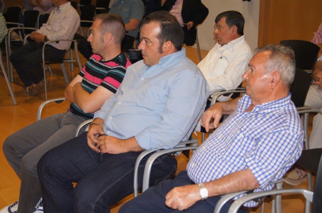 Regantes y propietarios de explotaciones agrícolas participan en la charla informativa sobre el ahorro energético e infraestructuras hídricas, Foto 3