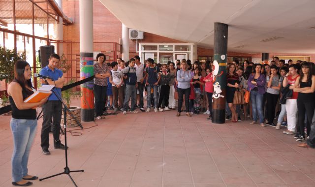 Alumnos del IES Rambla de Nogalte de Puerto Lumbreras recuerdan a las víctimas del terremoto de Lorca - 1, Foto 1