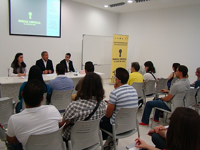 AJE explica las claves para desarrollar iniciativas empresariales en el sector turístico - 1, Foto 1