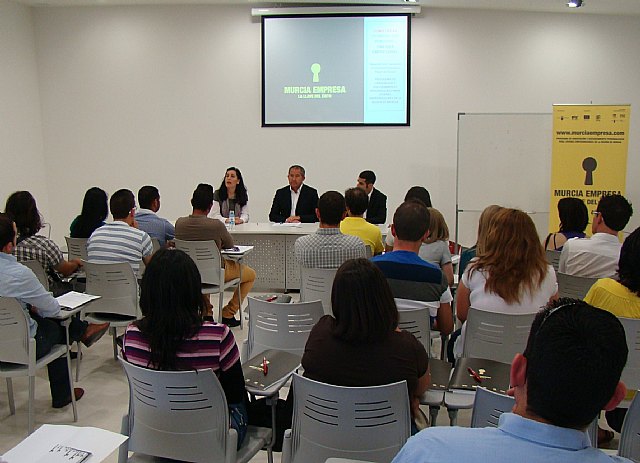 AJE explica las claves para desarrollar iniciativas empresariales en el sector turístico - 2, Foto 2