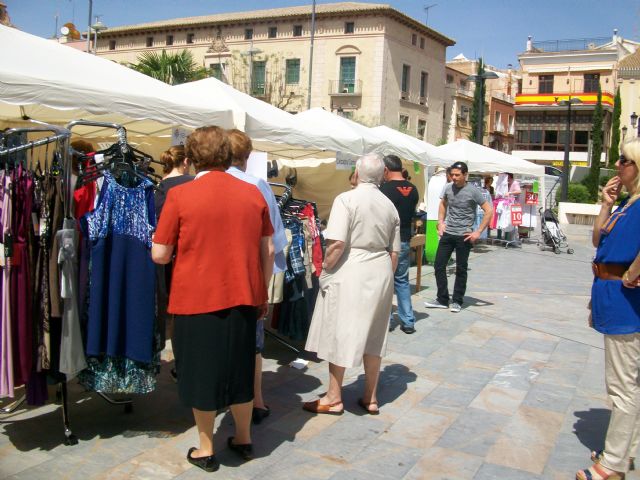 Una veintena de comercios se dan cita en la jornada Tu Comercio en la Plaza, Foto 2