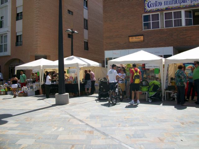 Una veintena de comercios se dan cita en la jornada Tu Comercio en la Plaza, Foto 3