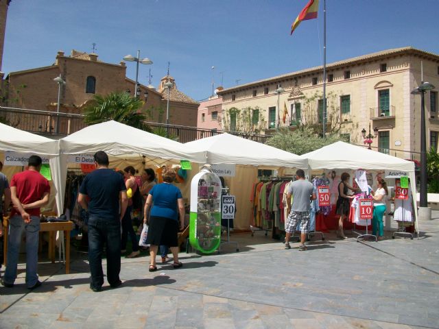 Una veintena de comercios se dan cita en la jornada Tu Comercio en la Plaza, Foto 4