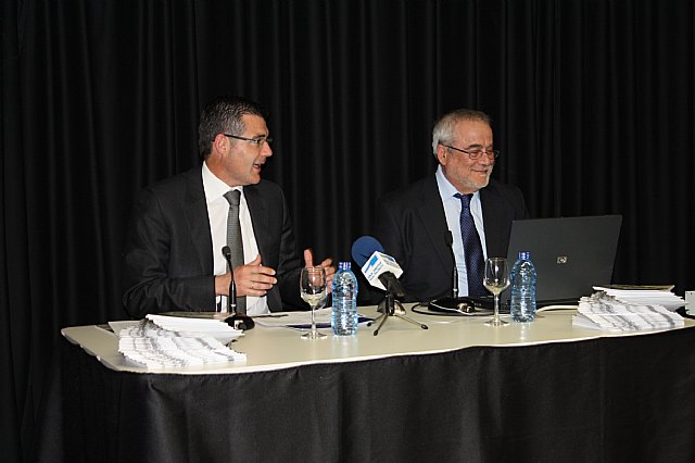 Torre-Pacheco clausura los actos del 175 aniversario de su constitución con la presentación de una publicación gráfica - 1, Foto 1