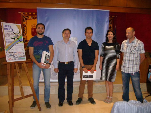 3 corredores de la I Media Maratón se hacen con una tablet - 1, Foto 1