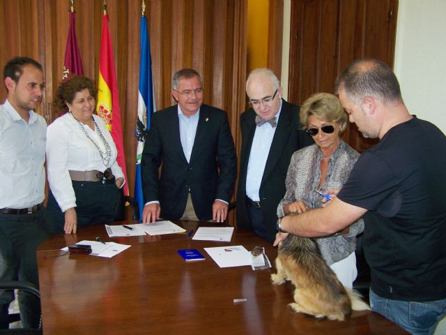 El Ayuntamiento de Águilas y el Ilustre Colegio de Veterinarios de Murcia establecen un convenio de colaboración - 2, Foto 2