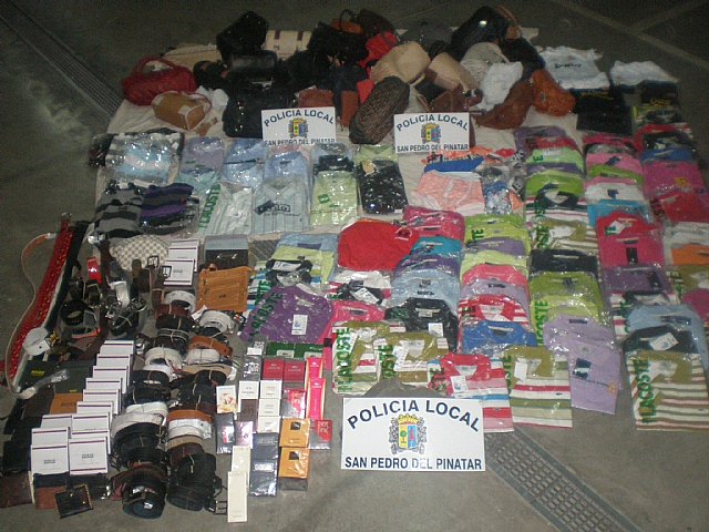 La Policía Local decomisa en 2012 artículos falsificados por valor de	50.000 euros en ventas - 1, Foto 1