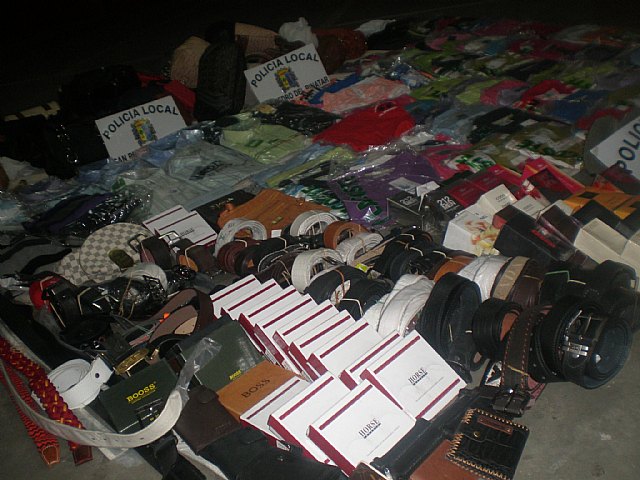 La Policía Local decomisa en 2012 artículos falsificados por valor de	50.000 euros en ventas - 2, Foto 2