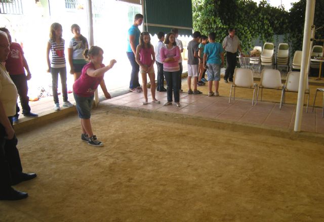 Encuentro intergeneracional entre los socios del Hogar de los Mayores torreño y los niños del colegio San José - 2, Foto 2