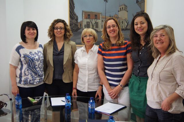 Fomento y Empleo establece nuevas líneas de colaboración entre las Asociaciones de Mujeres Empresarias de la localidad y de la región de Murcia, Foto 1