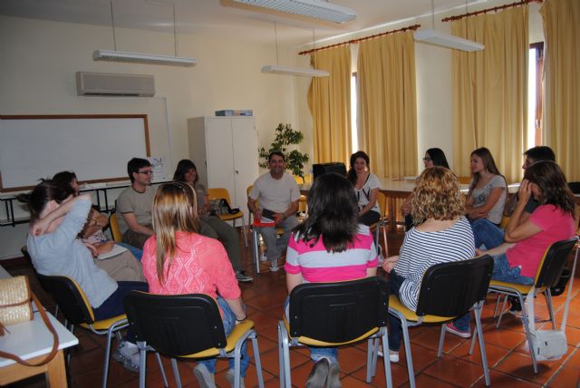 A total of 17 young people participating in Laughter Therapy Workshop organized by the Department of Youth, Foto 2