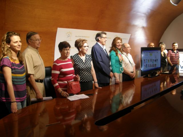 El Ayuntamiento de Lorca pone en marcha una web con la participación de ´ciberabuelos´ voluntarios - 1, Foto 1