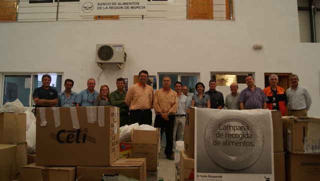 Trabajadores del Valle de Escombreras donan tres toneladas de productos al Banco de Alimentos de la Región de Murcia - 1, Foto 1