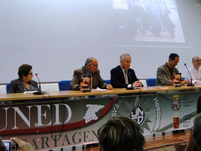 Un libro sobre APICES conmemora el XX Aniversario de la asociación - 2, Foto 2