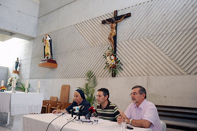 Un centenar de sacerdotes, religiosas y religiosos de la Región de Murcia reclama el fin de los desahucios a los afectados por las hipotecas, Foto 1