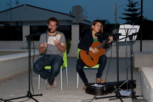 El poeta Alberto Caride presentó su poemario Narciso despeinado en la biblioteca - 1, Foto 1