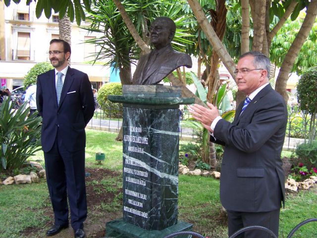 A la eterna memoria de Don Alfonso Escámez López, Marqués de Águilas, Hijo Predilecto de la Ciudad y Medalla de Oro de la Villa - 1, Foto 1