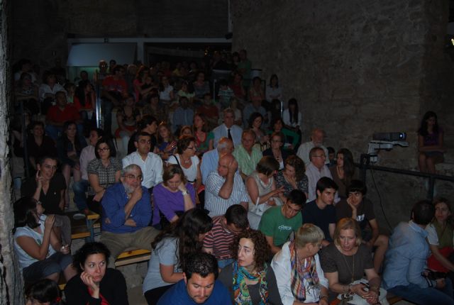 Las teclas del antiguo piano que presidi el saln principal del Balneario de Alhama volvieron a sonar despus de 100 años, Foto 3