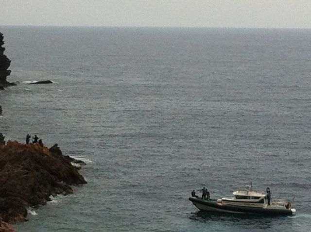 Los Bomberos rescatan a un pescador con una pierna rota en Punta Aguilones - 2, Foto 2