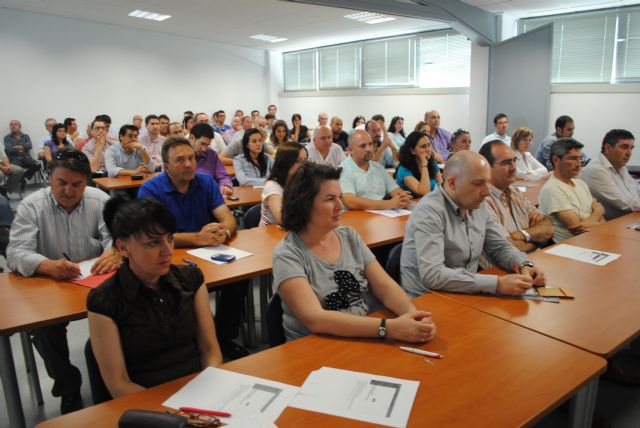 Más de un centenar empresarios y personas relacionadas con el sector de las asesorías conocen de cerca cómo se realizan las inspecciones de trabajo, Foto 1