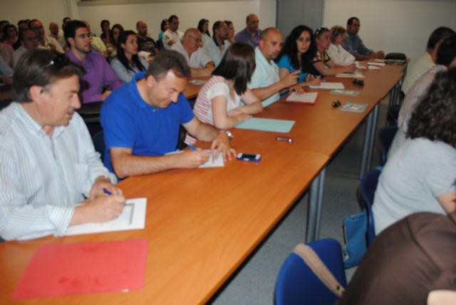 Más de un centenar empresarios y personas relacionadas con el sector de las asesorías conocen de cerca cómo se realizan las inspecciones de trabajo, Foto 2