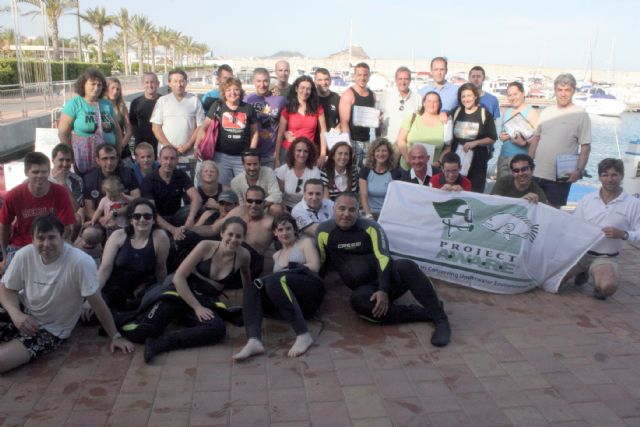 70 buceadores participan en una jornada de limpieza de fondos marinos en Águilas - 1, Foto 1