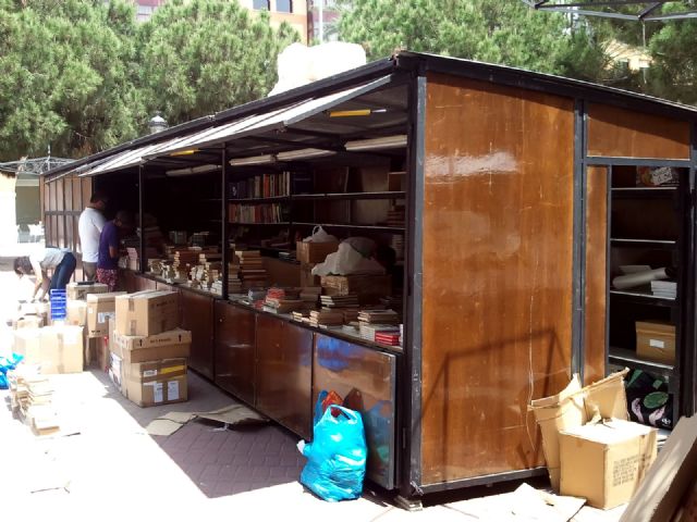 La Feria del Libro Antiguo y de Ocasión promociona la cultura en Juan XXIII - 2, Foto 2