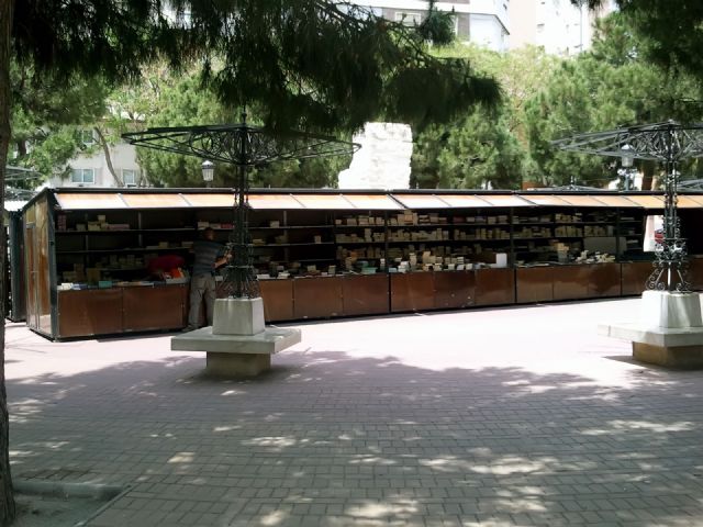 La Feria del Libro Antiguo y de Ocasión promociona la cultura en Juan XXIII - 3, Foto 3