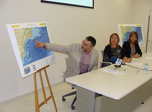 El IEO dona mapas del fondo marino del litoral murciano a los centros	educativos de San Pedro del Pinatar - 1, Foto 1