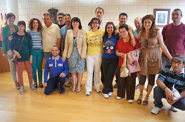 Usuarios y profesionales del Servicio de Apoyo Psicosocial visitan el ayuntamiento para conocer cómo funciona la administración local, Foto 1