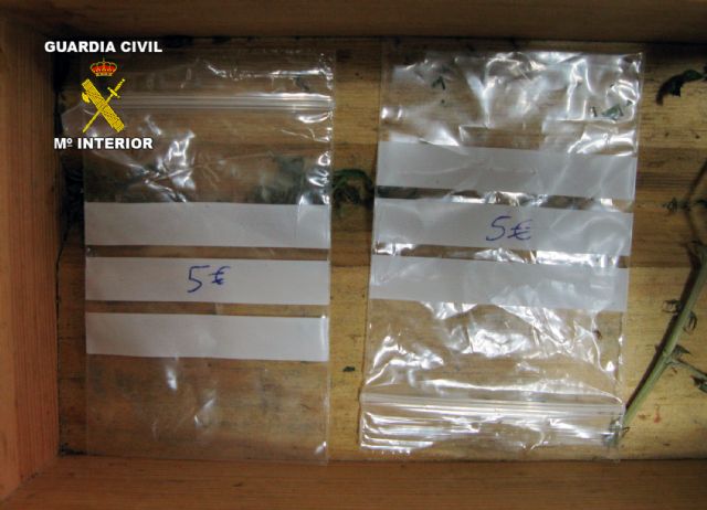 La Guardia Civil desmantela un destacado punto de elaboración, manipulación y venta de drogas - 2, Foto 2