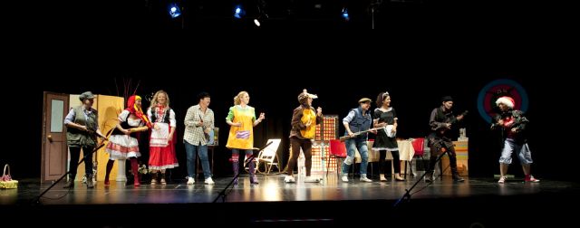 Bailes y diversión en la clausura de la XXIV Muestra de Teatro Escolar - 2, Foto 2